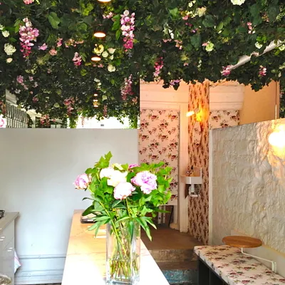 Lily of the Valley : le nouveau bar à thé raffiné du Marais