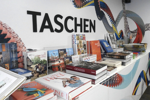 Taschen pop-up store Galerie d'art Shop Paris