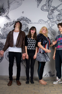 Hyphen Hyphen en concert