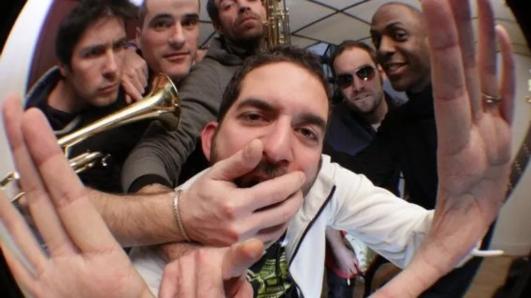 LA PTITE EQUIPE + Dehlia Black