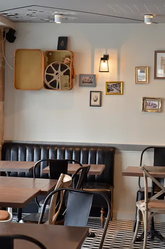 Le Petit Carillon Restaurant Bar Paris