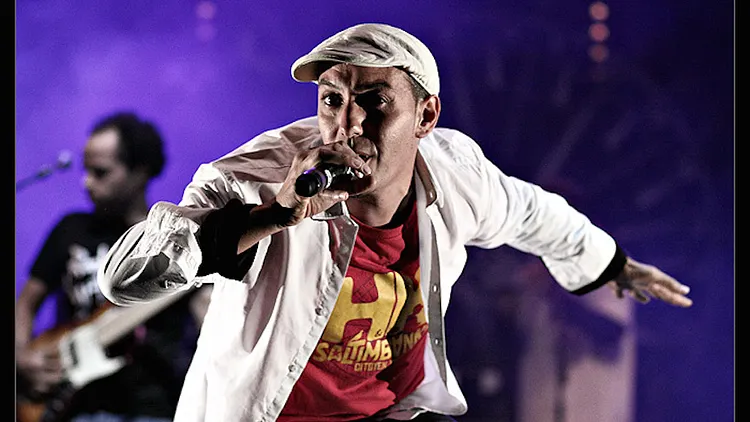 HK & Les Saltimbanks en concert