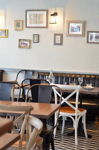 Le Petit Carillon Restaurant Bar Paris
