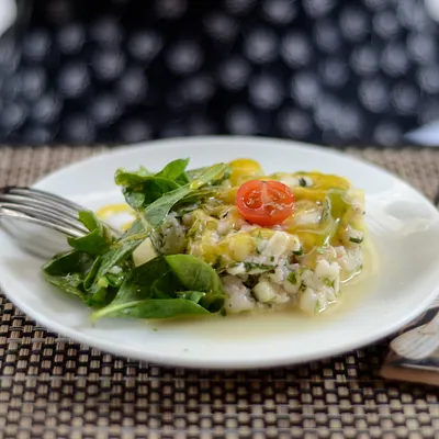 Leda : décoration soignée, tartares et plats en cocotte