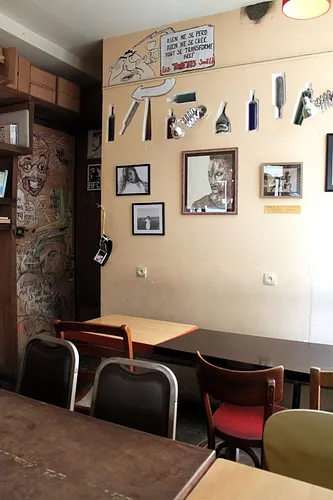 Les Caves Populaires Bar Restaurant Paris