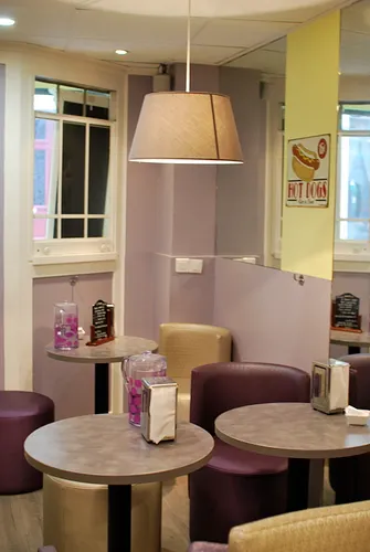 Adele's Family Restaurant Shop Paris