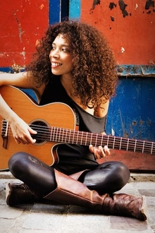 Flavia coehlo + riviere noire + laura cahen en concert
