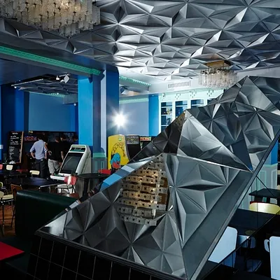 Le Fantôme, cocktails, jeux vidéos et dance-floor