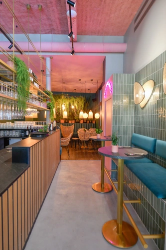 Avocado Show Restaurant Paris