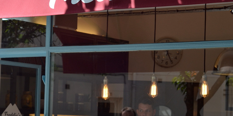 22 Rue Crespin Du Gast 75011 Paris Freddie's Deli, Paris - Restaurant