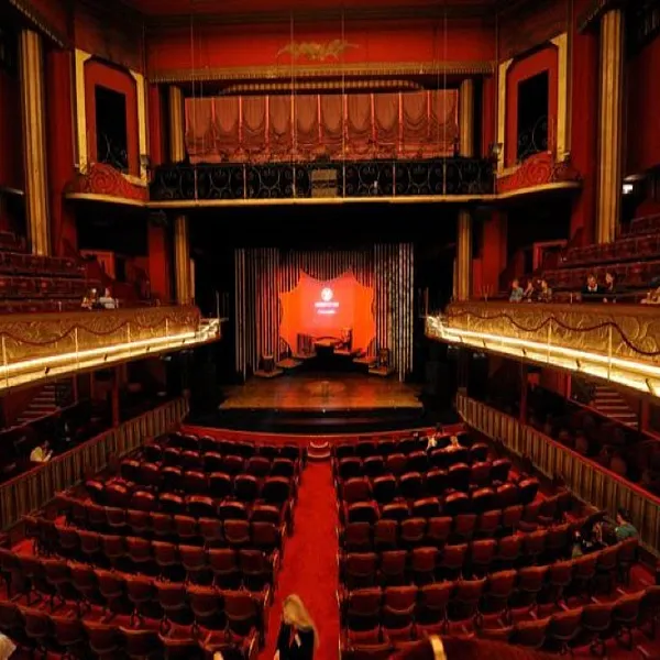 Les Folies Bergère