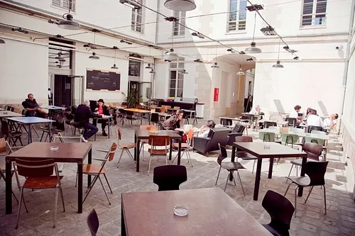 Le Café Caché Restaurant Bar Paris