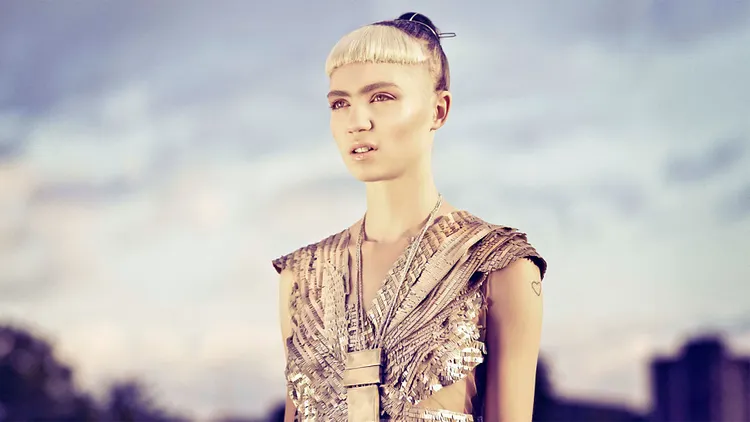Grimes + hana en concert
