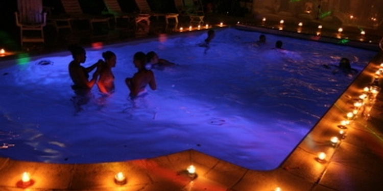 Garden Party Soiree Dans Une Villa Avec Piscine Domaine De La Petite Chauvennerie 22 Aout 2009