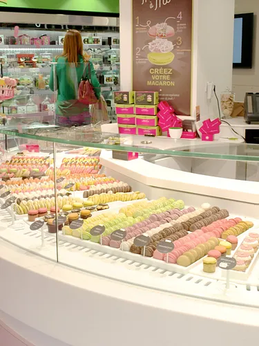 Macarons Gourmands Shop Paris