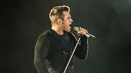 Robbie Williams, Take the Crown Tour Live