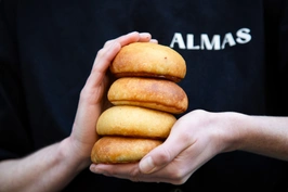 Almas