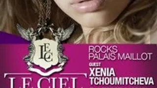 LA TOP MODEL XENIA TCHOUMITCHEVA AUX PLATINES