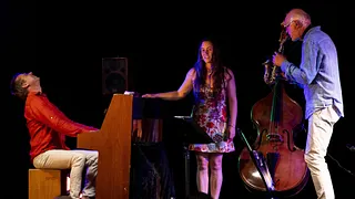 EN LIBERTÉ, Chansons de Barbara - Par Trio Fragment