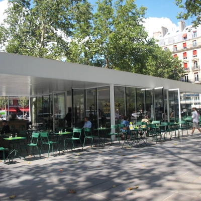 Le Café Monde et Médias, nouveau cœur de la place de la République