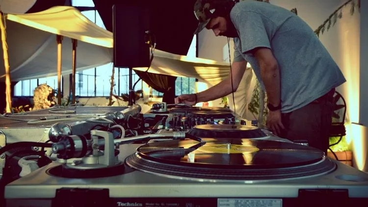 Bibi Fonk aux platines