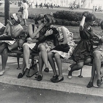 Garry Winogrand et son Amérique rêvée s'exposent au Jeu de Paume