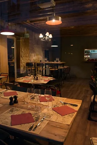Le Pas Vu Pas Pris Restaurant Bar Paris