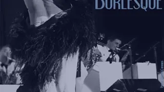 L'effeuilleuse Gentry de Paris avec son Orchestre