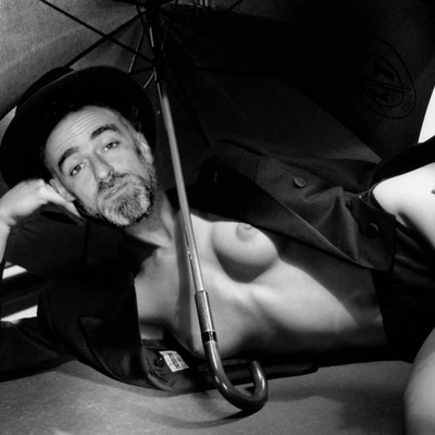 Retour aux Sources : le Marais s'habille des photos de Maurice Renoma