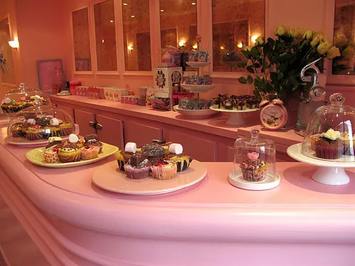 Chloé S. Cupcake Restaurant Shop Paris