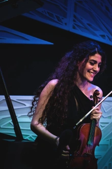 Layale Chaker & Notes Inegales en concert : "Deux Rives : Courants passés et futurs"