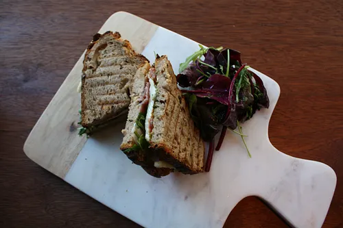 Braun Notes Coffee Restaurant Paris