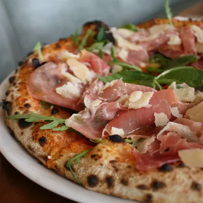 Restaurant Simonetta : pizza et terrasse au bord du canal de l'Ourcq