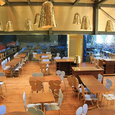L'heure de l'ouverture du Café de l'Horloge a sonné