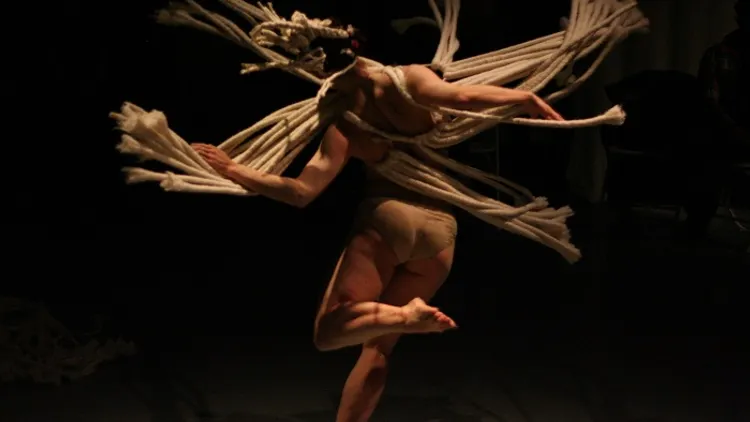 PERFORMANCES : SORTIE DE RESIDENCE COMPANY STEFANIE BATTEN BLAND