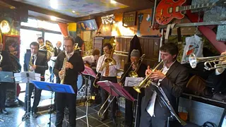 Illustre Klaxon en concert
