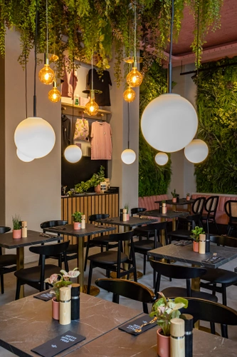 Avocado Show Restaurant Paris