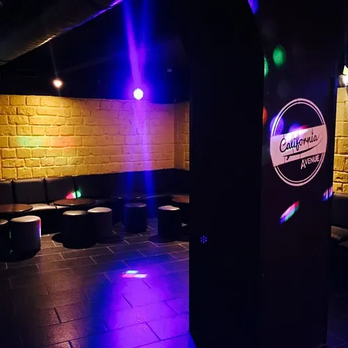 California Avenue Bar Paris