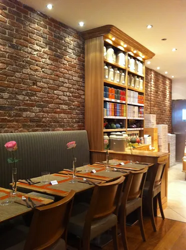 Bread and Roses Restaurant Paris