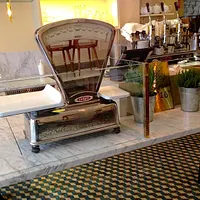 La Petite Table
