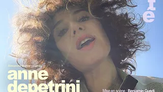 Anne Depetrini dans "À côté"