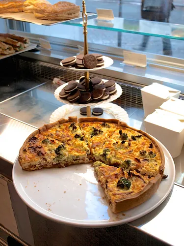 FAB - French American Bakery Restaurant Shop Paris