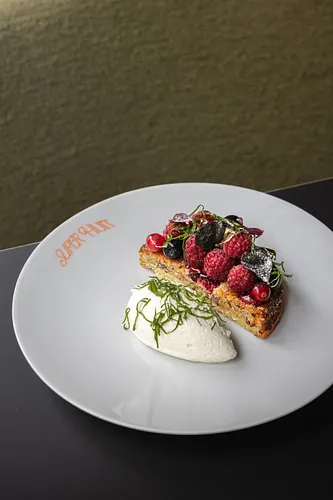 Super Huit Restaurant Paris