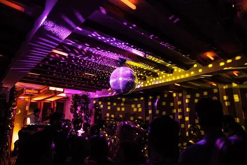 La Mano Club Restaurant Bar Paris