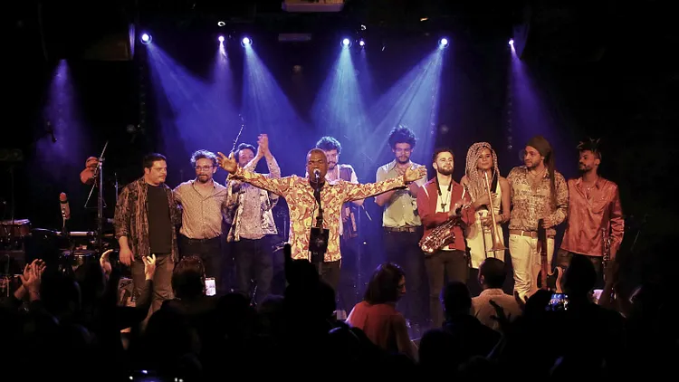 Mona Darlin' Special Guests : Howard Johnson Meets Echoes Of