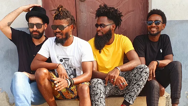 Skata Vibration