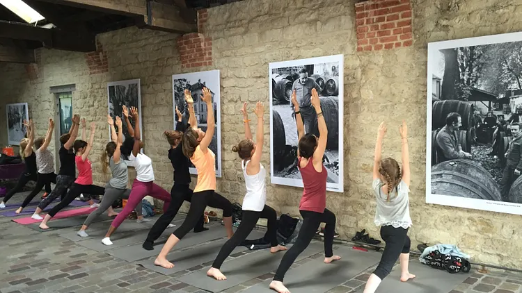 Yoga afterwork : une parenthèse bien-être au coeur de Bercy Village
