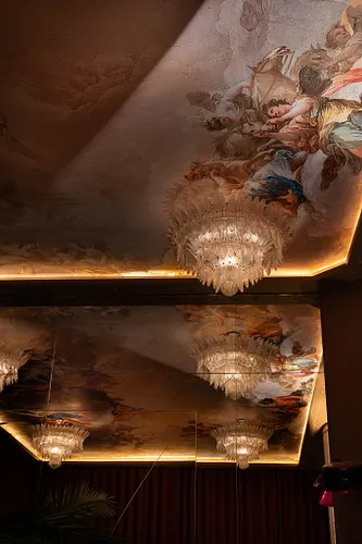 Le Palacio Salle Bar Restaurant Paris