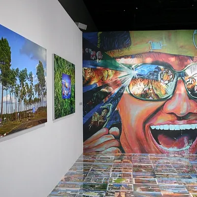 Rester Vivant : Michel Houellebecq, bien en forme, au Palais de Tokyo
