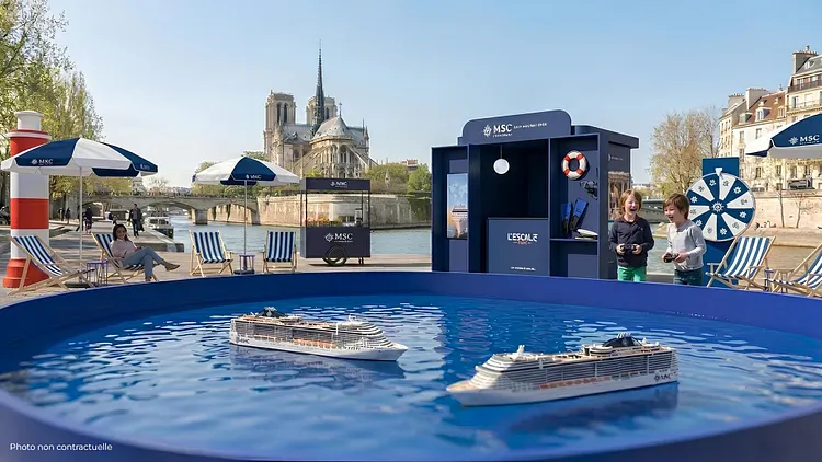 Des mini-navires à piloter pour les enfants au bord de Seine avec MSC Croisières